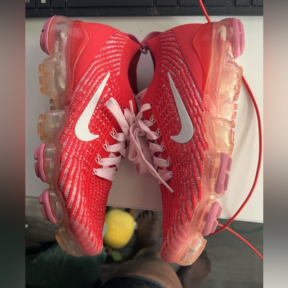 Nike Air VaporMax Flyknit 3
Track Red Magic Flamingo (Women's) - Picture 9 of 11